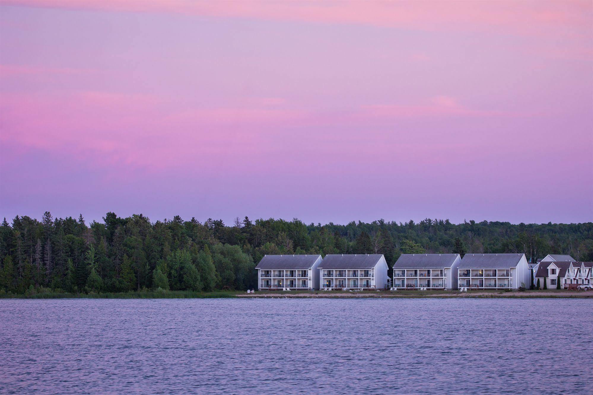 Clearwater Lakeshore Motel Mackinaw City Esterno foto